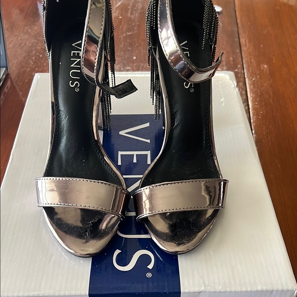 VENUS Silver Heels Sophisticated Design